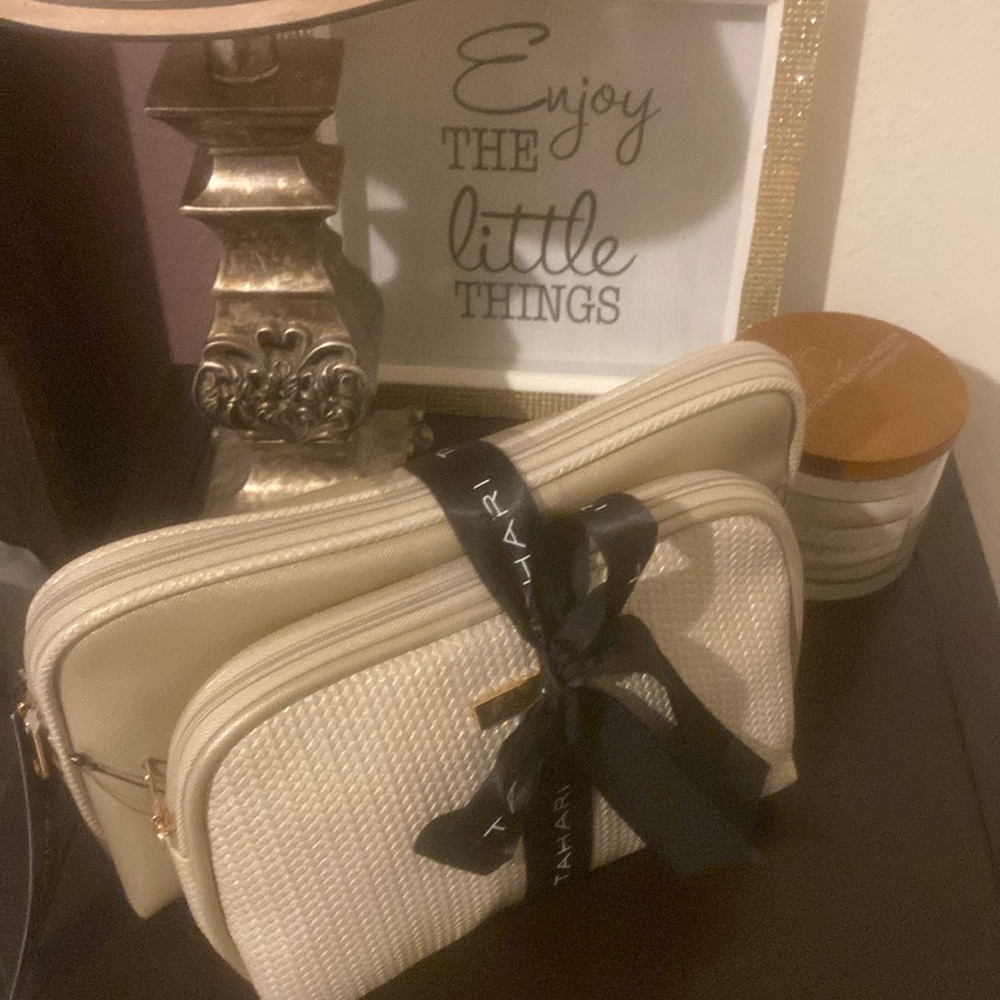 Tahari cosmetic bags